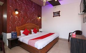 Oyo 72962 Hotel Sapphire Inn